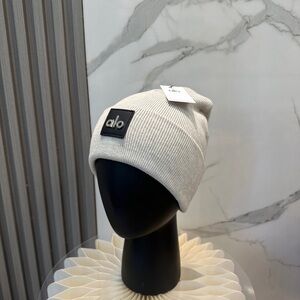 ALO Yoga Men's Cream Beanie